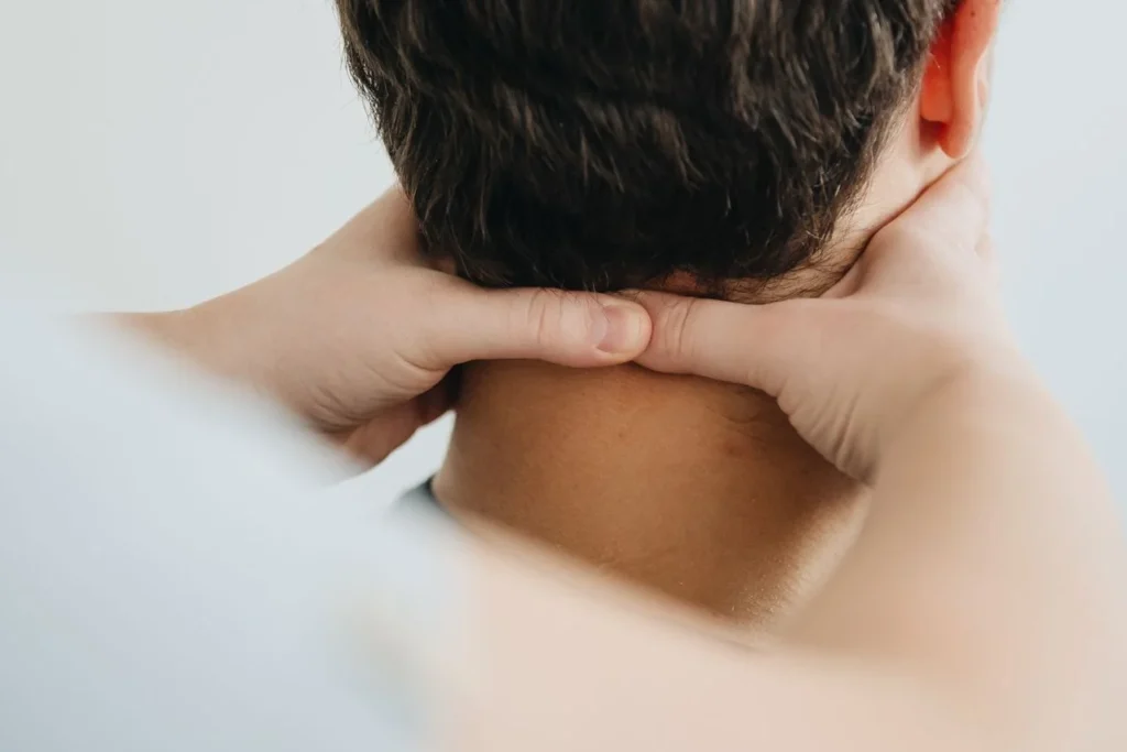 Fisioterapeuta cuello de texto mejora y cuidado