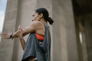 ¿Estirar antes de entrenar realmente previene lesiones? Desmontando el mito de la flexibilidad pasiva